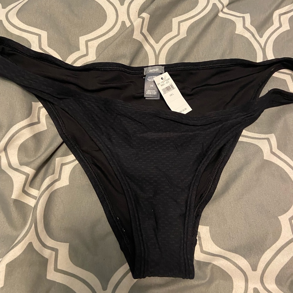 Aerie bikini bottoms. Large. New with tags.